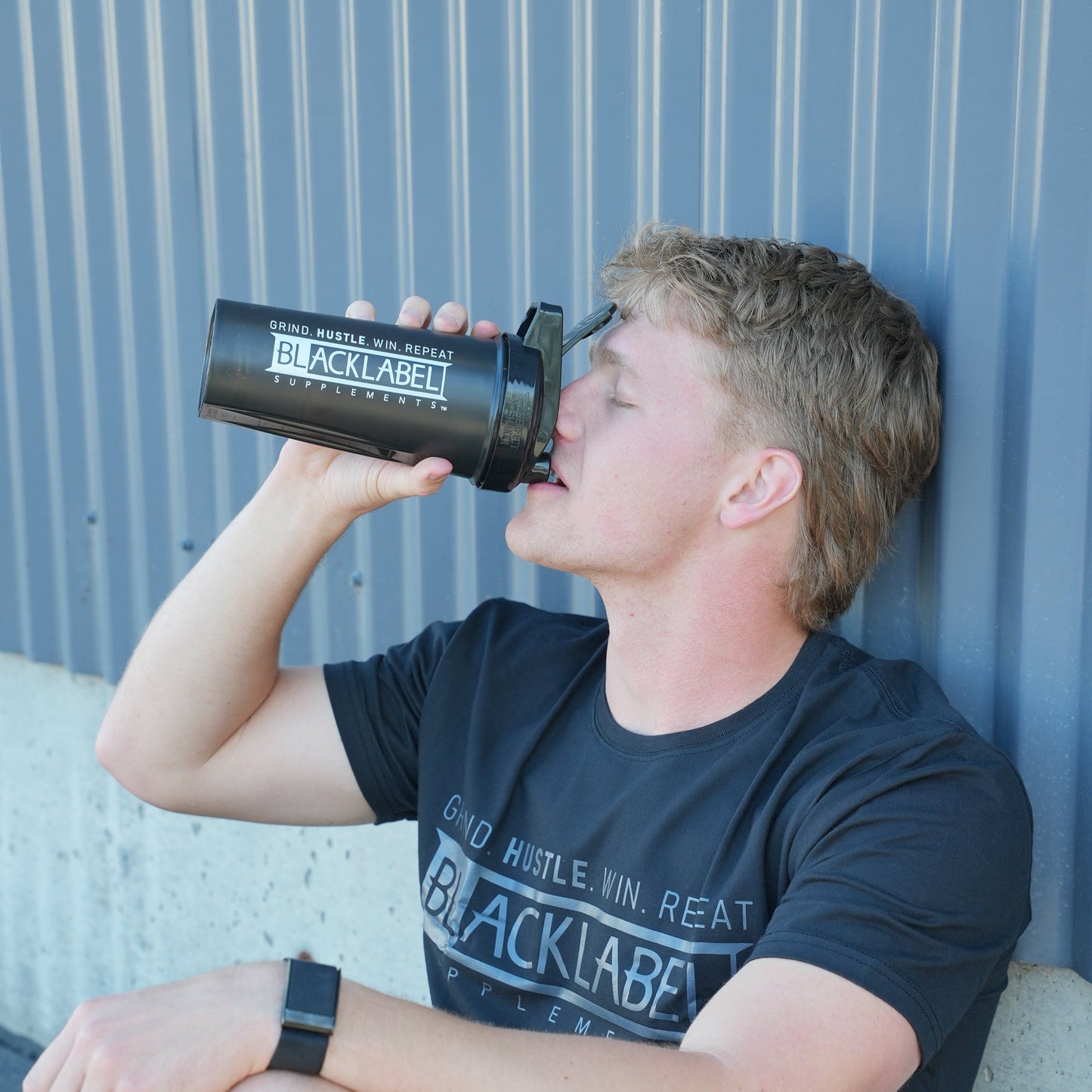 28 oz Shaker Bottle for Fitness and Hydration