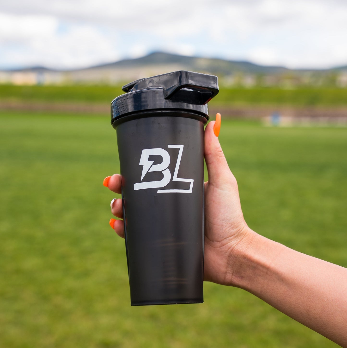 28 oz Shaker Bottle for Fitness and Hydration